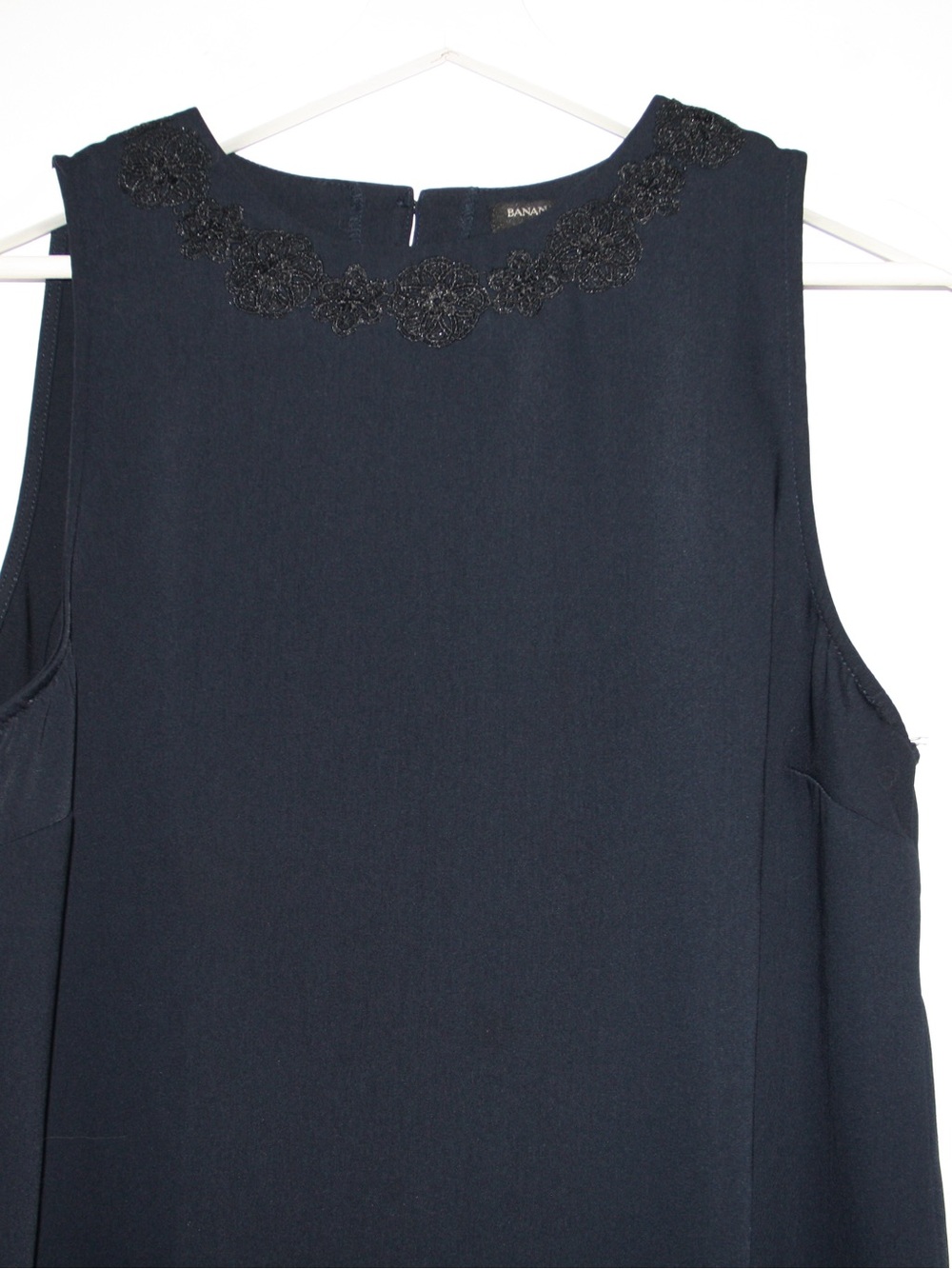 Banana Republic Navy Beaded Floral Neck Sleeveless Top Size L